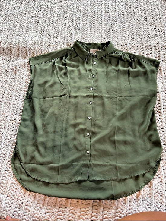 LOFT Tops - LOFT Sleeveless Button Down in Green XL Like New